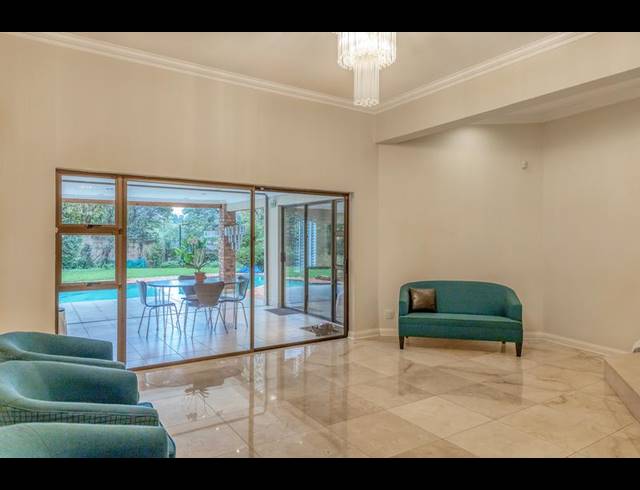 5 BEDROOM HOUSE FOR SALE IN HOUGHTON ESTATE